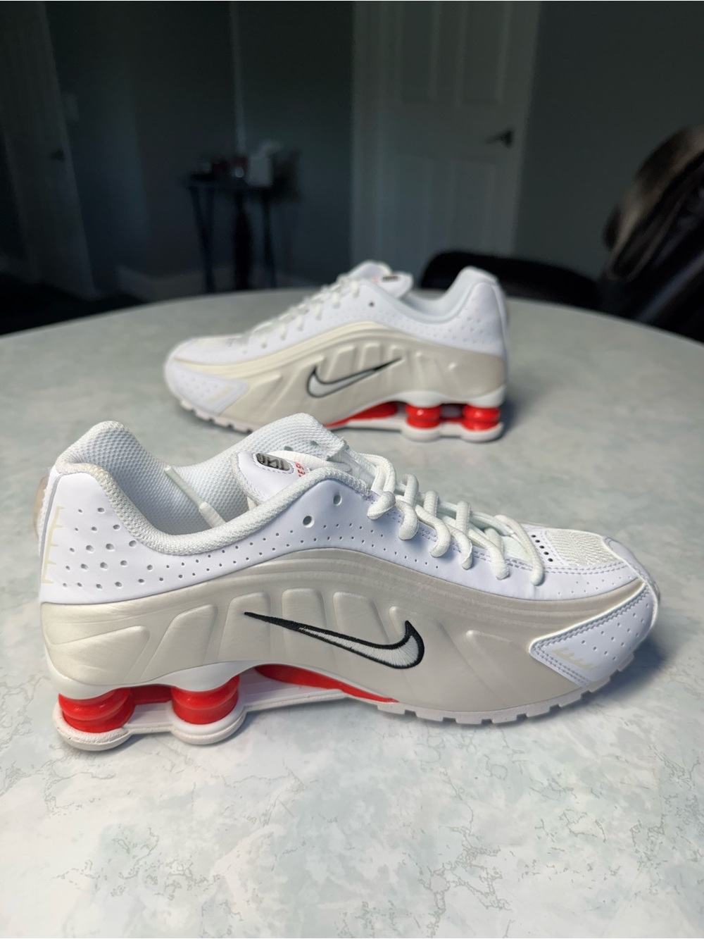 Nike Shox R4 White Phantom Picante Red - Picture 5 of 7